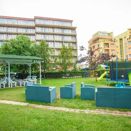 Bohemi And Free Parking 3*