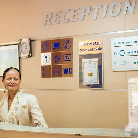 Bohemi And Free Parking Hotel